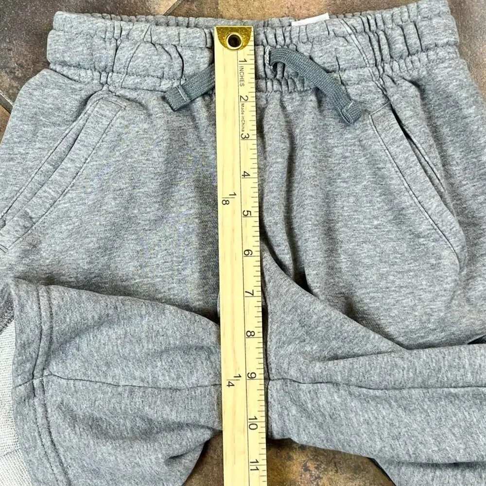 Nike Sportswear Boys Athletic Fleece Sweat Shorts Medium